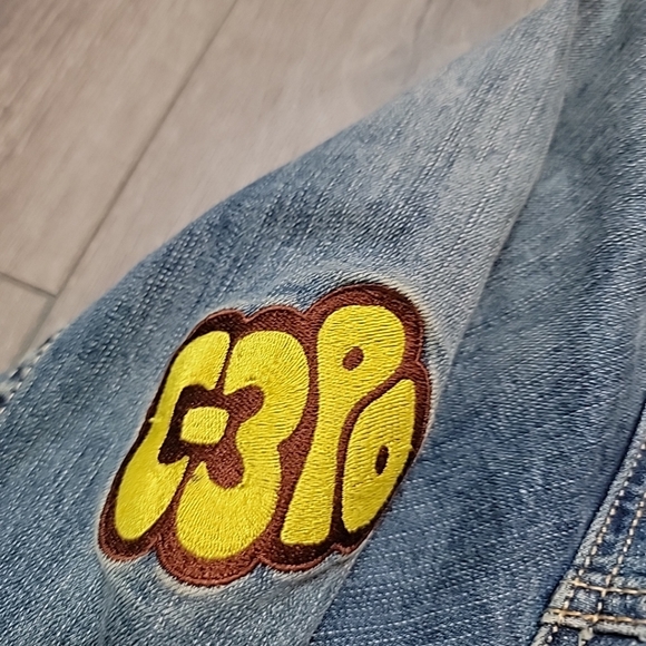 Star Wars Her Universe Princess Leia Women’s Denim Jacket w/ Patches Sz 2 - Picture 4 of 10